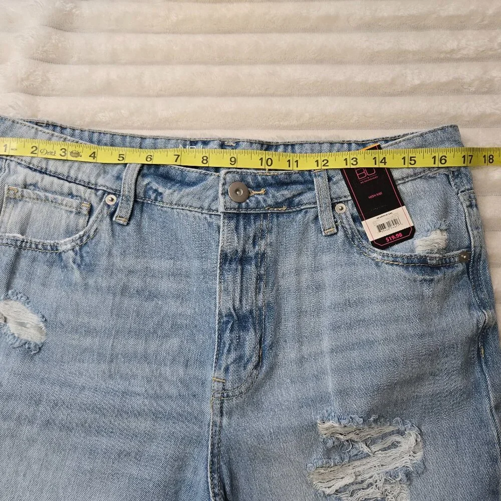 No Boundaries Jeans - Picture 9 of 11